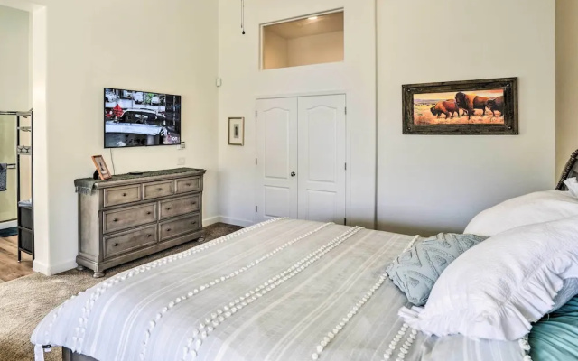 Pool, BBQ & Fire Pit: Family Home in Cave Creek