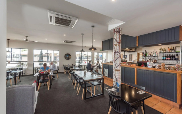 Coffee House Apartment Motel