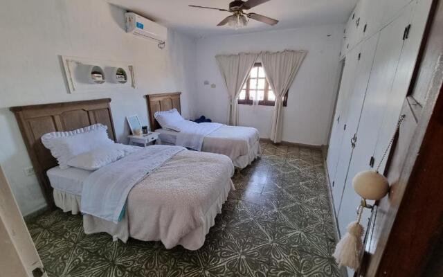 White House - Hospedaje con Desayuno