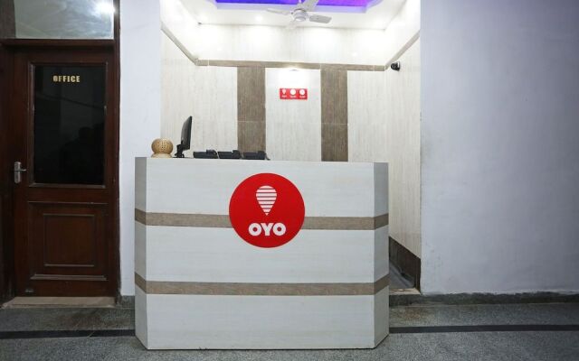 OYO 16562 Flagship Sector 11