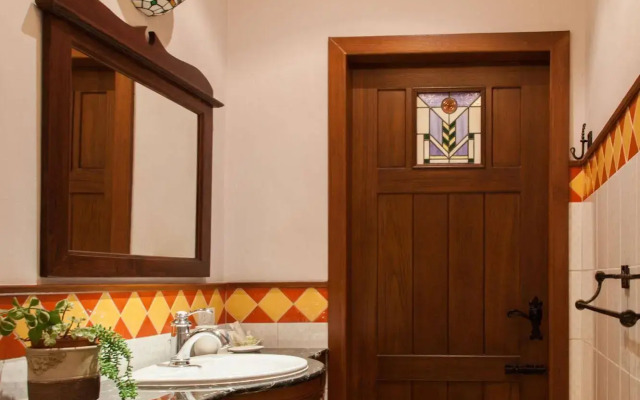 The Heritage House & Garden