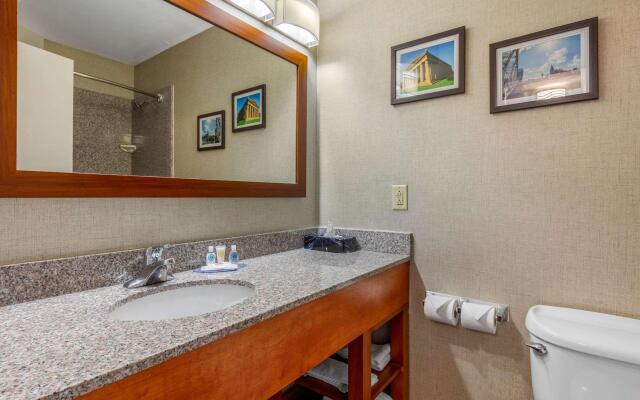 Comfort Inn & Suites Nashville Near Tanger Outlets