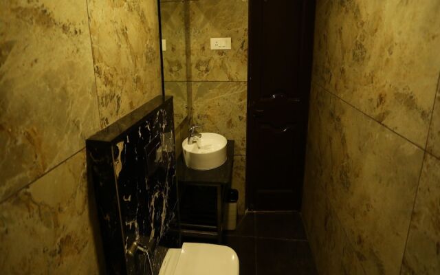 DFRONT Golden Palace