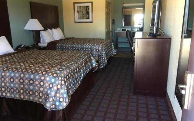 Pearsall Inn & Suites