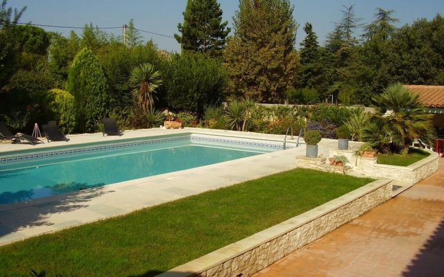 House With 2 Bedrooms In Carpentras With Shared Pool Enclosed Garden And Wifi 31 Km From The Slopes