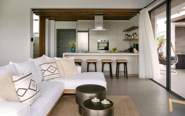 Lora Pearl Luxury Villa By Louis Hotels