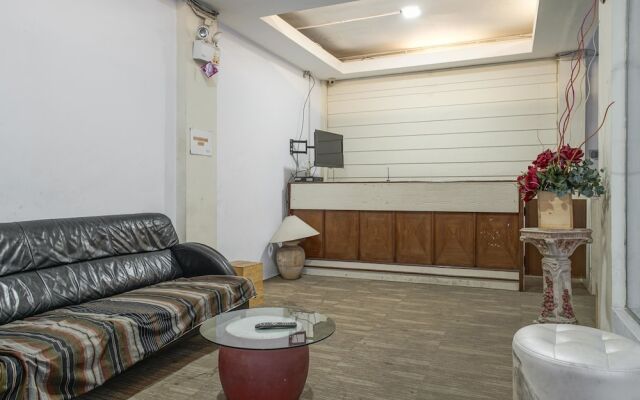 RedDoorz Plus near Dharmawangsa Square 2