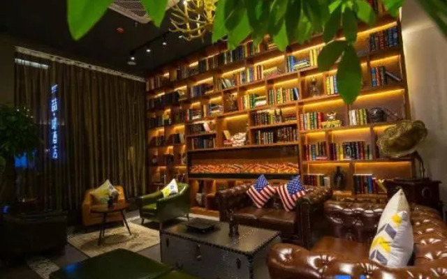 James Joyce Coffetel·Kaifeng Drum Tower