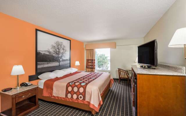 Super 8 by Wyndham Dandridge