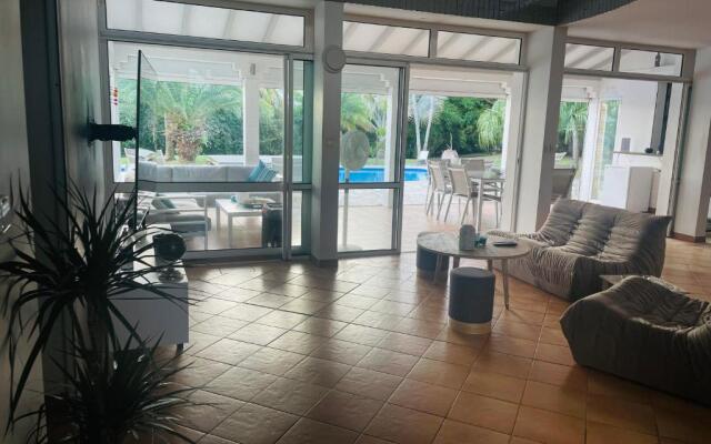 Maison villa 4 chambres Piscine jacuzzi 5mn de la plage