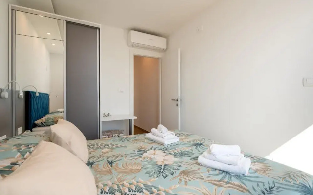 Exquisite and Stylish Apartment Trogir
