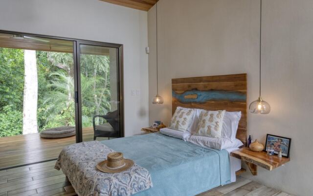 Luxury Jungle Haven Ocean View Infinity Pool