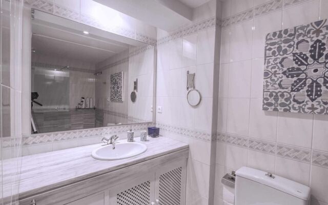 1152 Beachfront 2 Family Apartments 6 Bedr. Sleeps 15