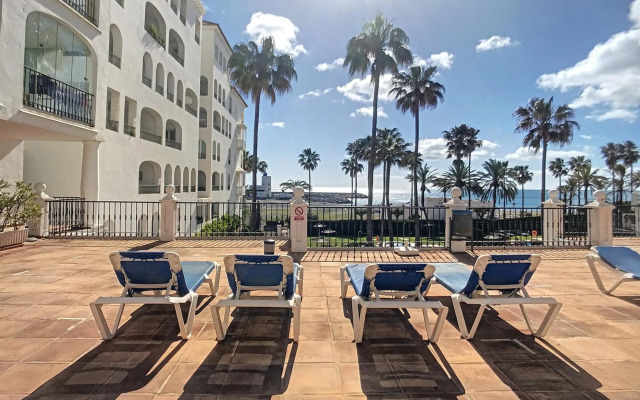 Superb Seafront Apartment Marina Real 305