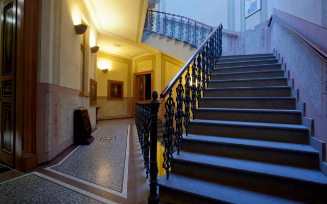 Deminka Palace