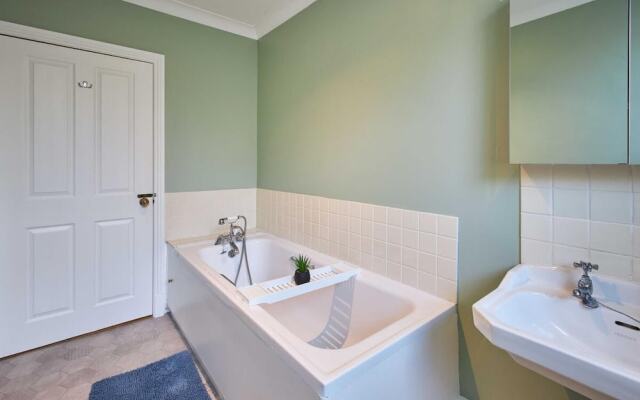 Host Stay Hide Hill Apartment B