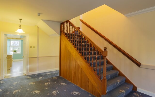 Vicarsford Farmhouse with Hot Tub near St Andrews