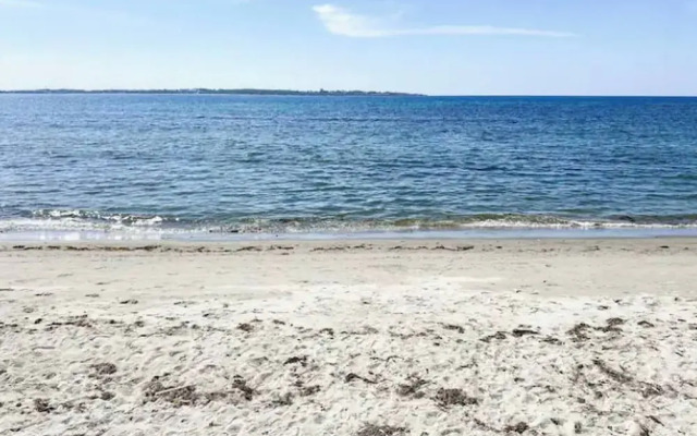 2BR Laid Back Apartment, Near Beach