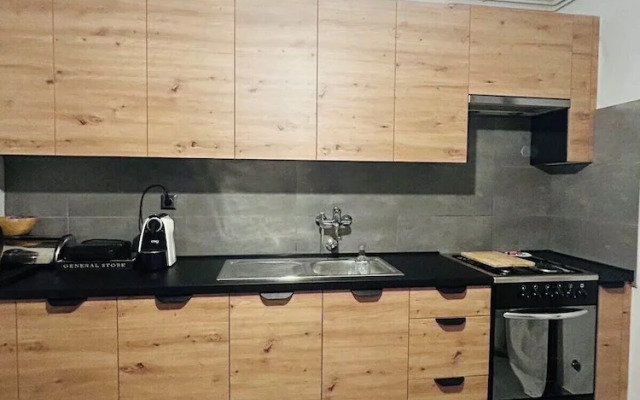 Apartment 843