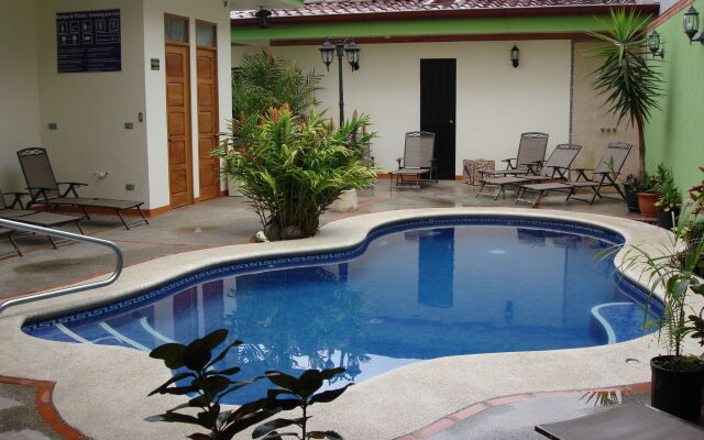 Hotel La Guaria Inn & Suites