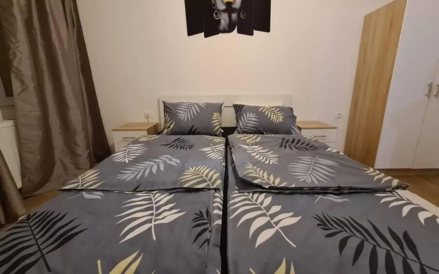 Charming Red Light City Centar apartment