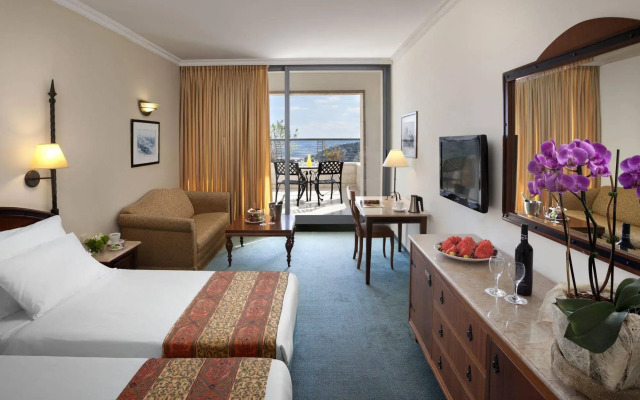 Golden Crown Hotel