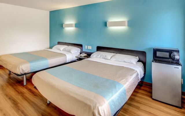 Motel 6 Waco, TX - Lacy Lakeview