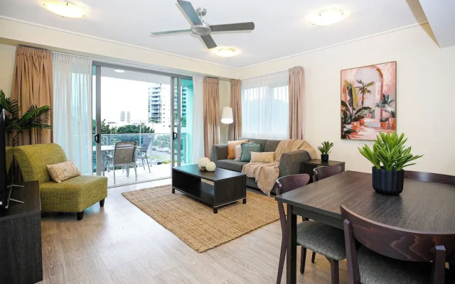 Apartment in the City with Pool and BBQ