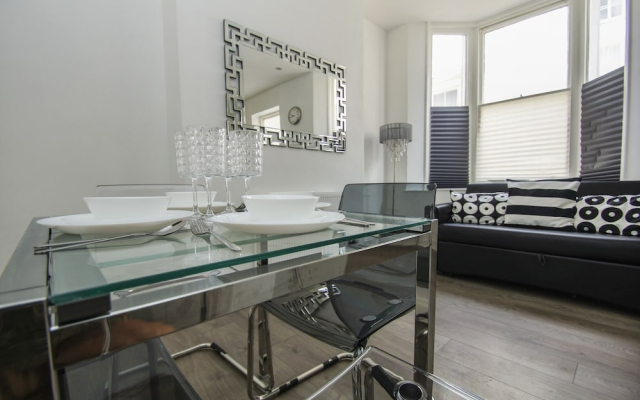 Sea Breeze Apartment Central by Brighton Holiday Lets