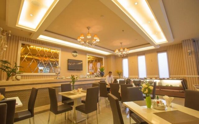 Dyn Opera Hotel