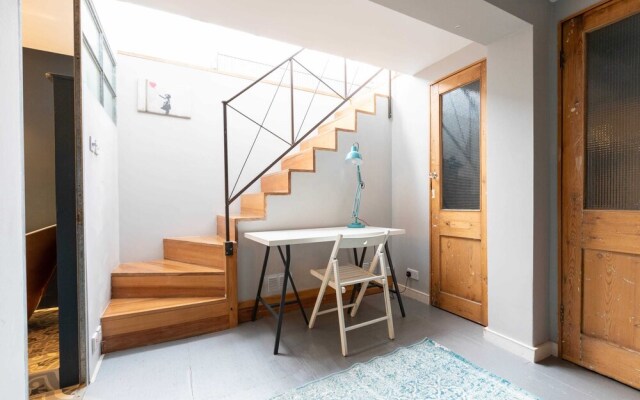 Stylish 2 Bedroom Converted Victorian Storefront