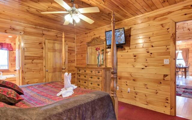 Apple Bear Lodge - Four Bedroom Cabin