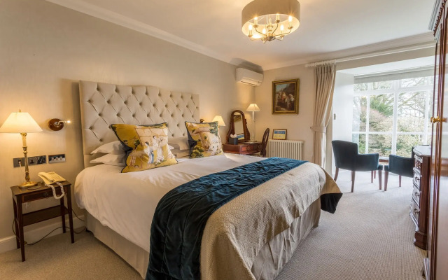 Storrs Hall Hotel