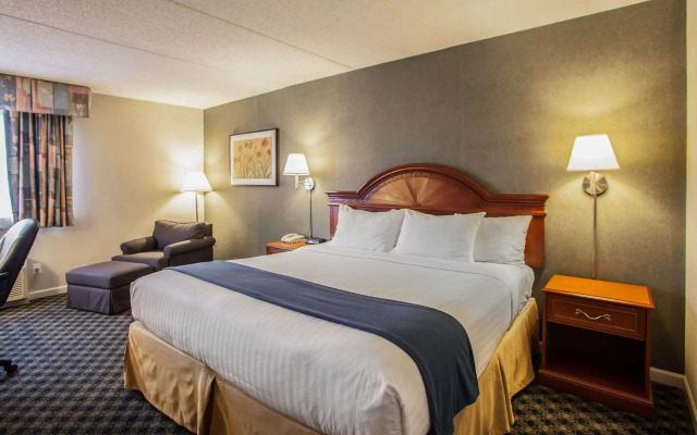 Quality Inn and Suites St Charles - West Chicago