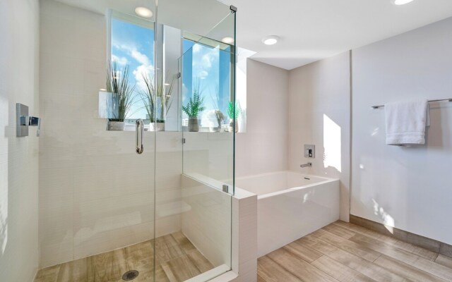 Stunning 2BR 2BA  Bay Harbour with Pool