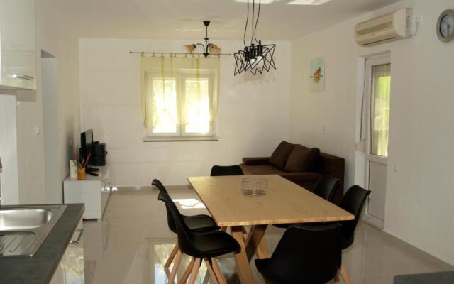 NEW Apartment Ema II