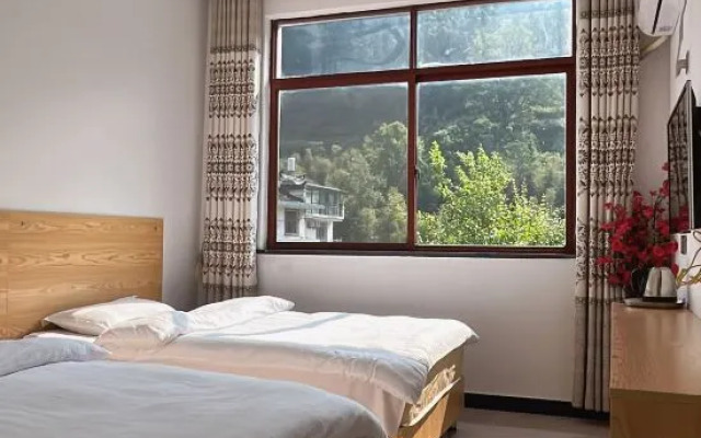 Longwei Hotel