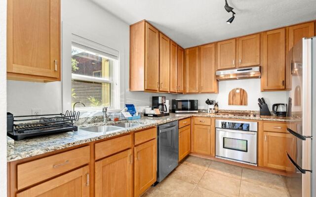 Style & Serenity - Steps Away From South Congress