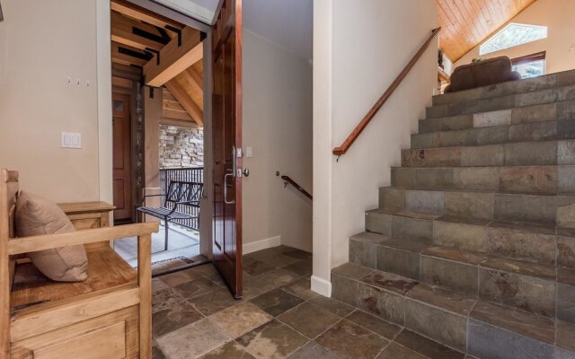 Mammoth Gateway Village 11