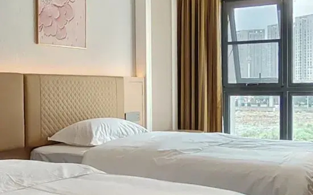 Lakeside Holiday Hotel (Kunming Sunac Dianchi Houhai Branch)