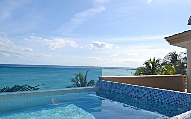 El Faro Beachfront Penthouse