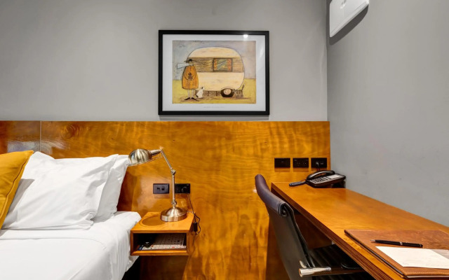 King and Queen Hotel Suites