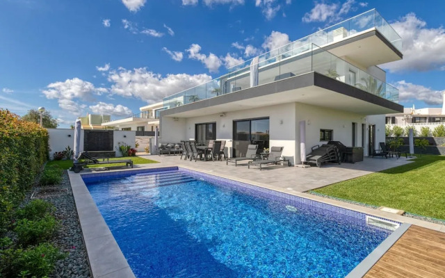 Manatee Modern Luxurious Villa