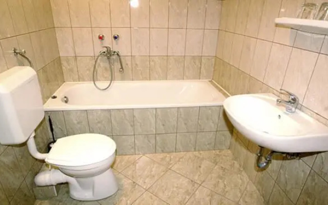 Karoly Hotel