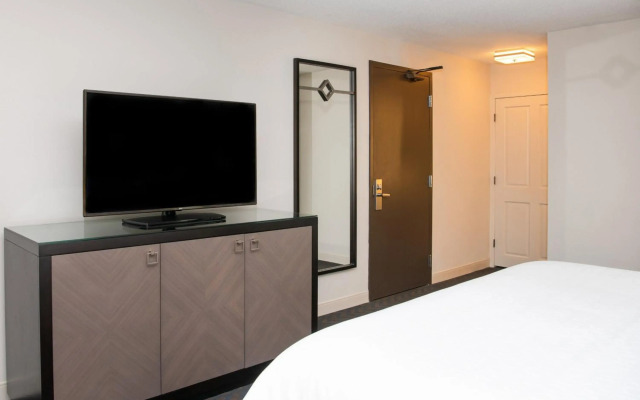 Sheraton Minneapolis West Hotel