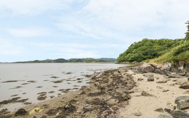 Crinan Canal Cottage No8, Kilmartin