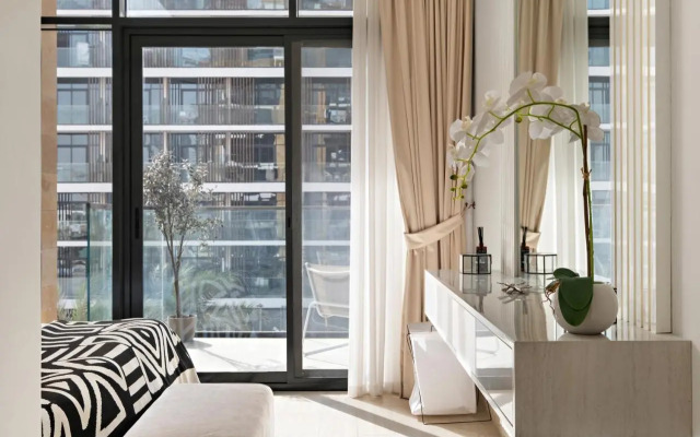 1Br Azizi Riviera B7, Pool View