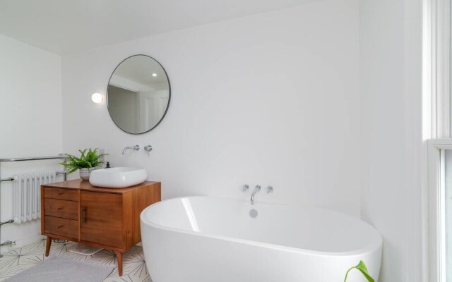 Charming 3br Home in East London W/Terrace