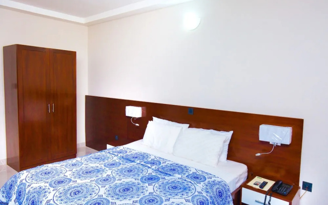 Monarch Hotel