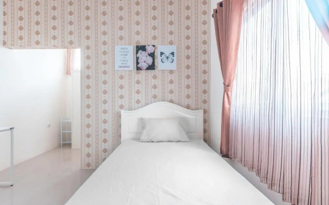 OYO Life 2658 Kost Rasyamada